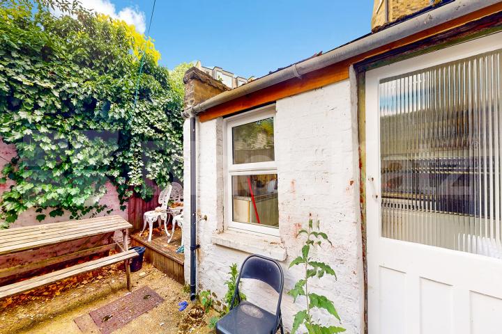 Triplex Georgian townhouse with two bathrooms and patio garden Henshaw Street, Elephant and Castle/Borough